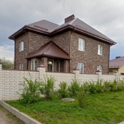 Утепление, отделка коттеджа в Россоши. Монтаж лепного декора.