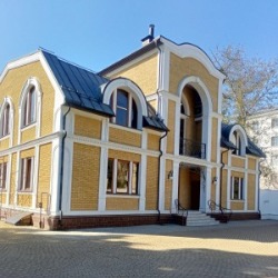 Утепление, отделка коттеджа в Россоши. Монтаж лепного декора.